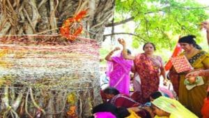 Vat Purnima 2021 Puja : विवाहित स्त्रिया वट पौर्णिमेचं व्रत का ठेवतात? जाणून घ्या या उत्सवाबाबत सर्वकाही