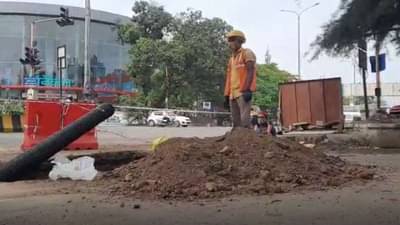 गॅस पाईपलाईनच्या कामामुळे नाशिककरांचा प्रवास चिखलमय, कामात कोट्यवधींचा गैरव्यवहार झाल्याचा विरोधी पक्षांचा आरोप