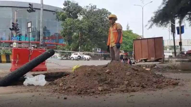 गॅस पाईपलाईनच्या कामामुळे नाशिककरांचा प्रवास चिखलमय, कामात कोट्यवधींचा गैरव्यवहार झाल्याचा विरोधी पक्षांचा आरोप