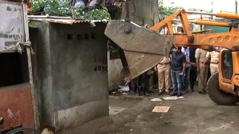 Pune Ambil Odha anti encroachment team demolished houses of peoples in Pune Maharashtra