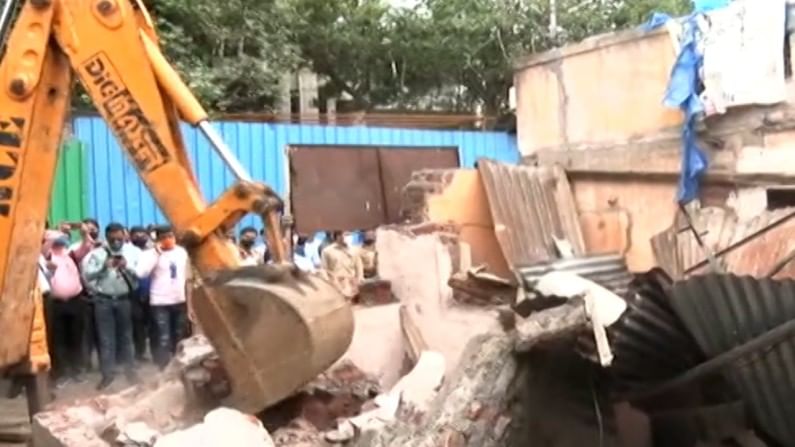 Pune Ambil Odha anti encroachment team demolished houses of peoples in Pune Maharashtra