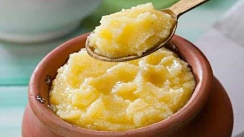 तूप खाणे आपल्या आरोग्यासाठी खूप जास्त फायदेशीर आहे. तुपामध्ये ओमेगा -3 फॅटी अॅसिडस्, व्हिटॅमिन ए, बुटेरिक अॅसिड आणि निरोगी चरबी असते. याचा फायदा तुमच्या आरोग्यास होतो. यामुळे पाचक प्रणाली निरोगी राहते.