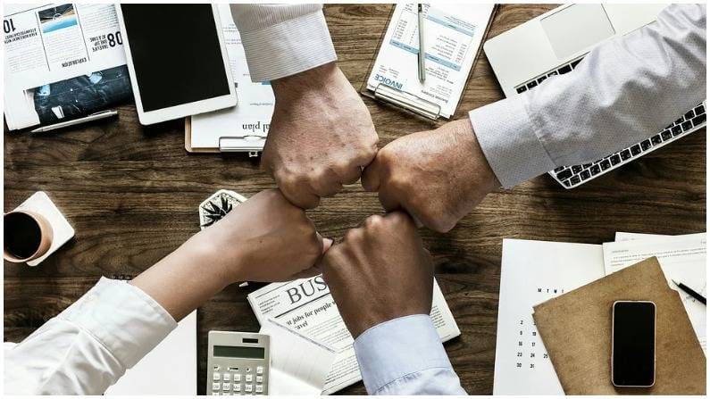 जपान सरकारच्या निर्णयानुसार आठवड्यातील कामाचे चार तास केल्यास कर्मचाऱ्यांना त्यांच्या कुटुंबीयांसोबत अधिकचा वेळ घालवता येईल. मुलांच्या संगोपणासोबतच वृद्ध माता पित्यांची देखभाल करता येईल. कौंटुंबिक कारणांमुळे त्यांना नोकरी सोडावी लागणार नाही, असं जपान सरकारला वाटते. 