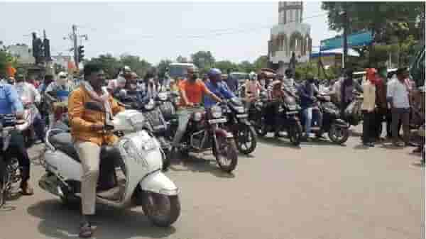 VIDEO | पॅ-पॅ-पॅ-पॅ, भाजपच्या आंदोलनात वाहतूक कोंडी, त्रस्त चालकांकडून हॉर्नचा गोंगाट