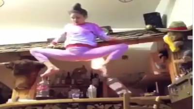 Video | काचेच्या बॉटलवर तरुणीकडून योगा करण्याचा प्रयत्न, मध्येच घडलेल्या घटनेमुळे व्हिडीओ सोशल मीडियावर व्हायरल