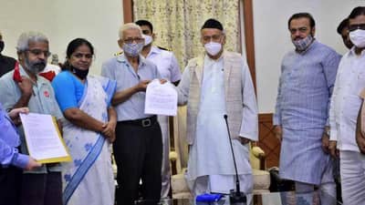 30 वर्षात 4 लाखांहून अधिक शेतकऱ्यांच्या आत्महत्या, दान नको हक्क द्या, शेतकरी नेत्यांची राज्यपालांकडे मागणी