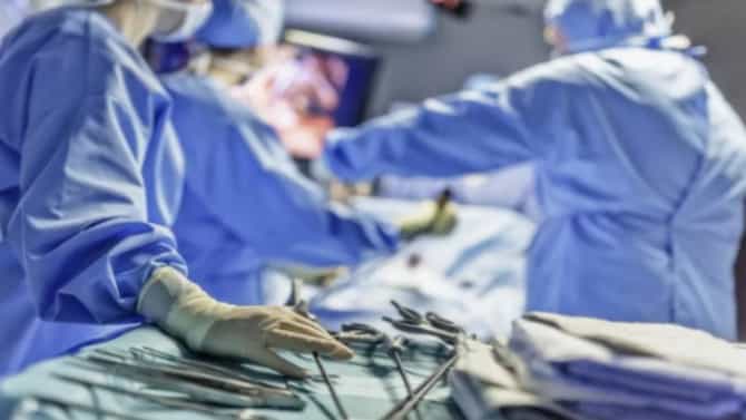 कोरोना काळात गुंतागुंतीची शस्त्रक्रिया, महिलेच्या गर्भाशयातून काढला 8 किलोचा मोठा गोळा
