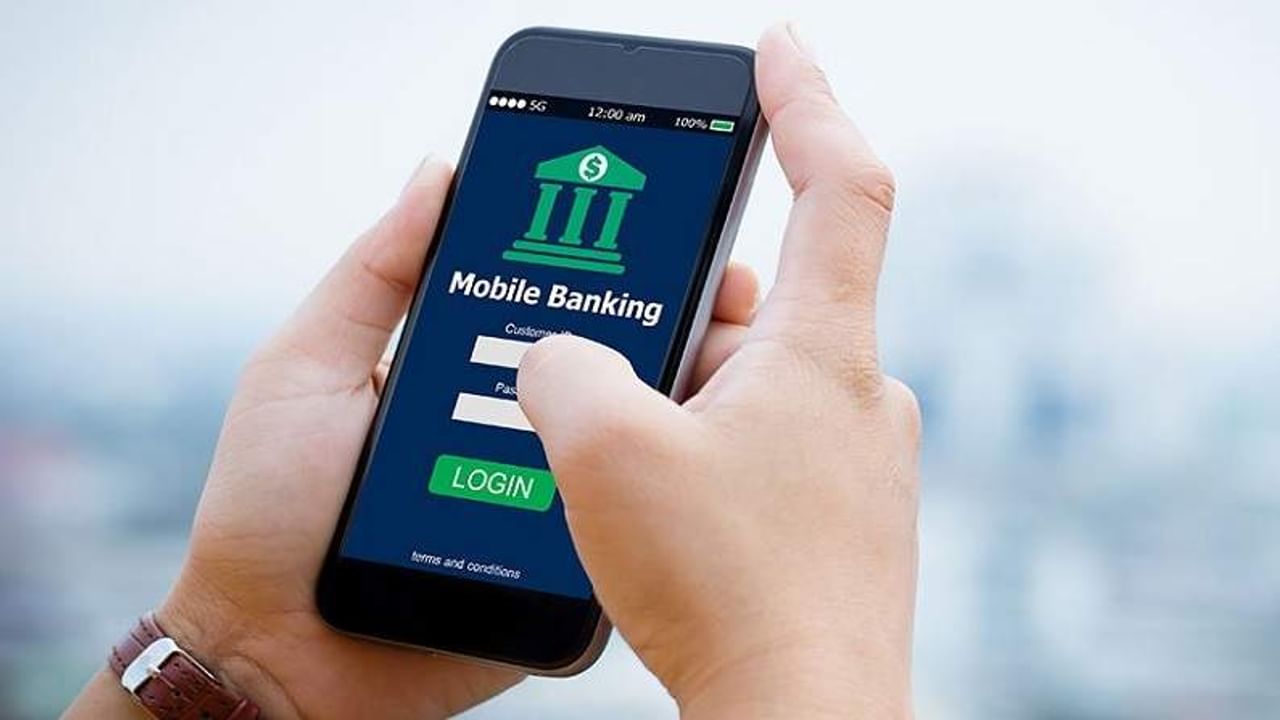 How to Open Online Savings Account: या डिजीटल युगात आता तुम्ही तुमच्या हातातील स्मार्टफोन वापरुन घर बसल्या बँक खातं उघडू शकता.