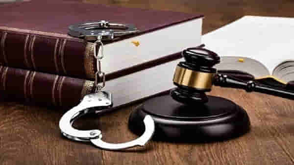 कसा नोंदवला जातो FIR? काय आहेत आपले हक्क? जाणून घ्या संपूर्ण माहिती...