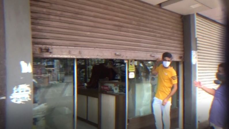 VIDEO | सरकारच्या निर्बंधांविरोधात इचलकरंजीत व्यापारी आक्रमक, थेट दुकाने उघडली