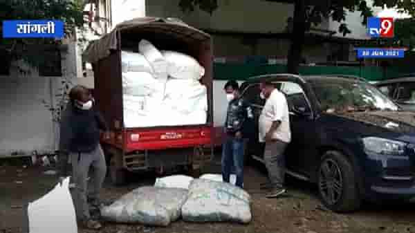 VIDEO | कर्नाटकातून सांगलीत वाहतूक, मिरजेत 90 पोती गुटखा जप्त