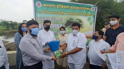 आयुक्तांनी बदली मागितली, तरी आम्ही सोडणार नाही, शिवसेना आमदारांकडून केडीएमसी आयुक्तांचा सत्कार