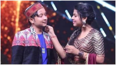 Indian idol 12 | ‘इंडियन आयडॉल 12’च्या मंचावर पवनदीपने दिली प्रेमाची कबुली, चाहत्यांना अरुणिताच्या प्रतिक्रियेची प्रतीक्षा!