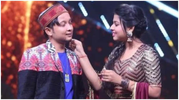 Indian idol 12 | ‘इंडियन आयडॉल 12’च्या मंचावर पवनदीपने दिली प्रेमाची कबुली, चाहत्यांना अरुणिताच्या प्रतिक्रियेची प्रतीक्षा!