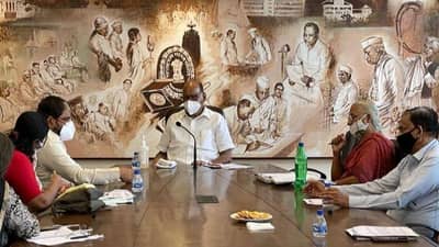 उद्धव ठाकरे वेळ देत नाहीत, राजू शेट्टींची शरद पवारांकडे तक्रार, अजित पवारांना म्हणाले....