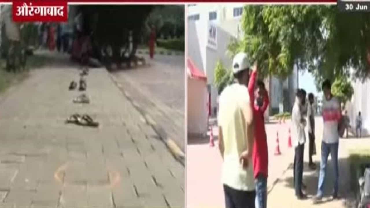 लसीसाठी सोशल डिस्टन्स ठेवून चप्पल रांगेत, औरंगाबादकरांची शक्कल, स्वत: सावलीत घोळका