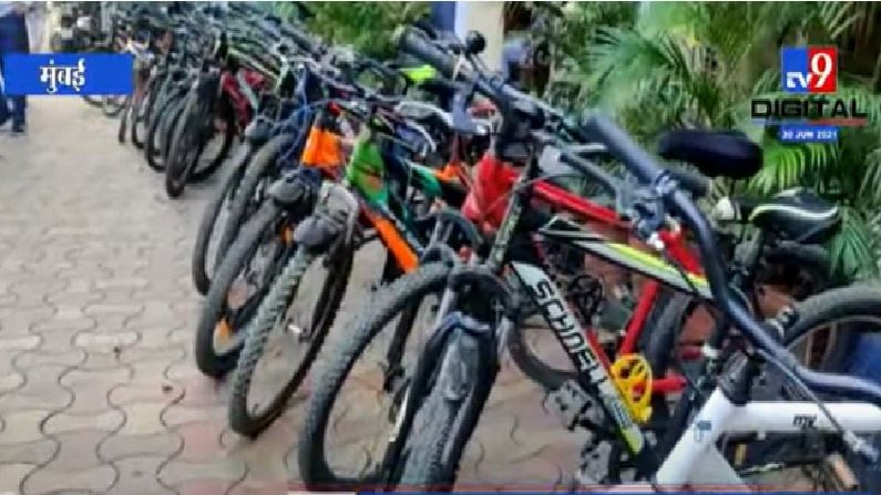 VIDEO | लॉक तोडून महागड्या स्पोर्ट्स सायकलची चोरी, मुंबईत एकाला अटक, दोघे पसार