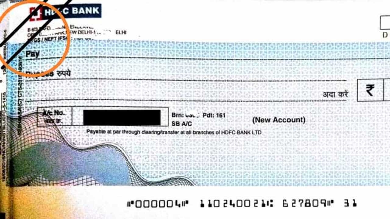बँकेच्या चेकवर दोन रेषा का मारल्या जातात? वाचा याचा नेमका अर्थ काय