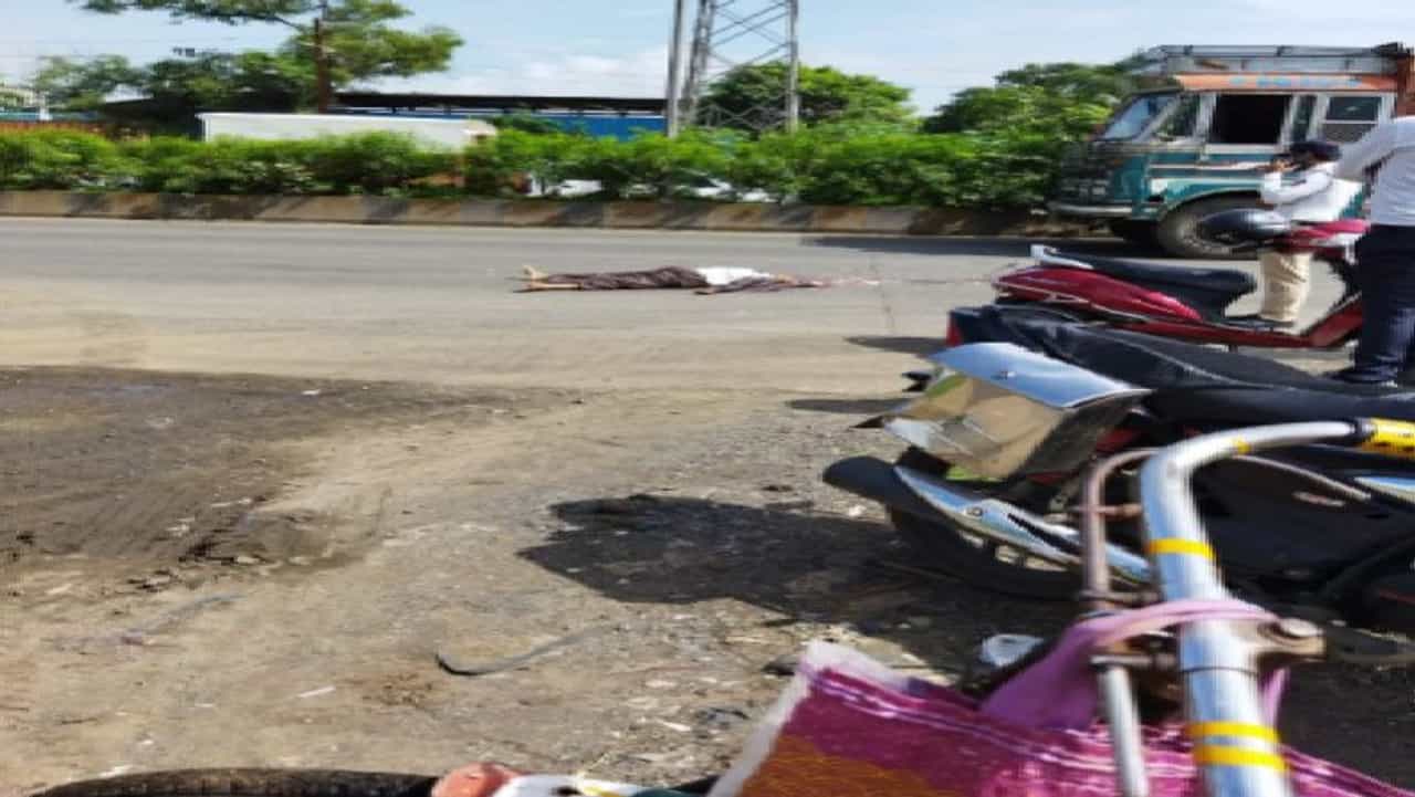 टँकरच्या धडकेत दुचाकीस्वाराचा जागीच मृत्यू, फरार टँकर चालकाला पोलिसांच्या काही वेळातच बेड्या