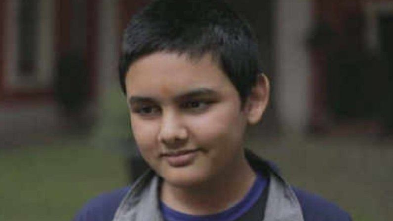 अवघ्या 12 वर्षांच्या वयात ग्रँडमास्टर, 19 वर्षांपूर्वींचा रशियाचा रेकॉर्ड मोडला, भारताच्या अभिमन्यु मिश्राची कमाल