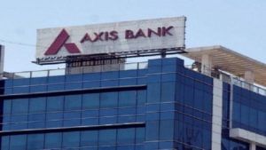 PHOTO : अ‍ॅक्सिस बँकेच्या ग्राहकांना झटका, SMS अलर्टसाठी कटणार पैसे!