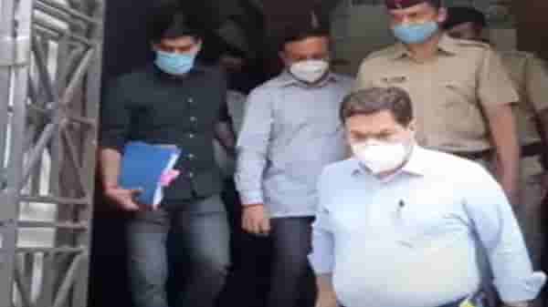 अनिल देशमुख यांच्या दोन्ही सचिवांच्या ईडी कोठडीत वाढ, पालांडे, कुंदन आणि वाझे यांची समोरासमोर चौकशी होणार