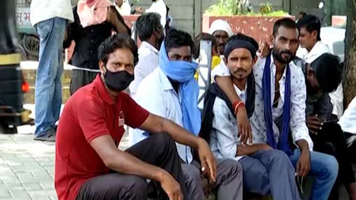 VIDEO | नागपुरातील लेबर ठिय्यावर मजुरांचं वेटिंग, कोरोना आटोक्यात येऊनही बेरोजगारी कायम VIDEO | नागपुरातील लेबर ठिय्यावर मजुरांचं वेटिंग, कोरोना आटोक्यात येऊनही बेरोजगारी कायम