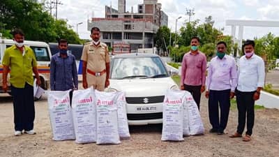 खबऱ्याने माहिती दिली, कर्जत पोलिसांनी ट्रॅप लावला, दूध भेसळीची लाखो रुपयांची पावडर जप्त!