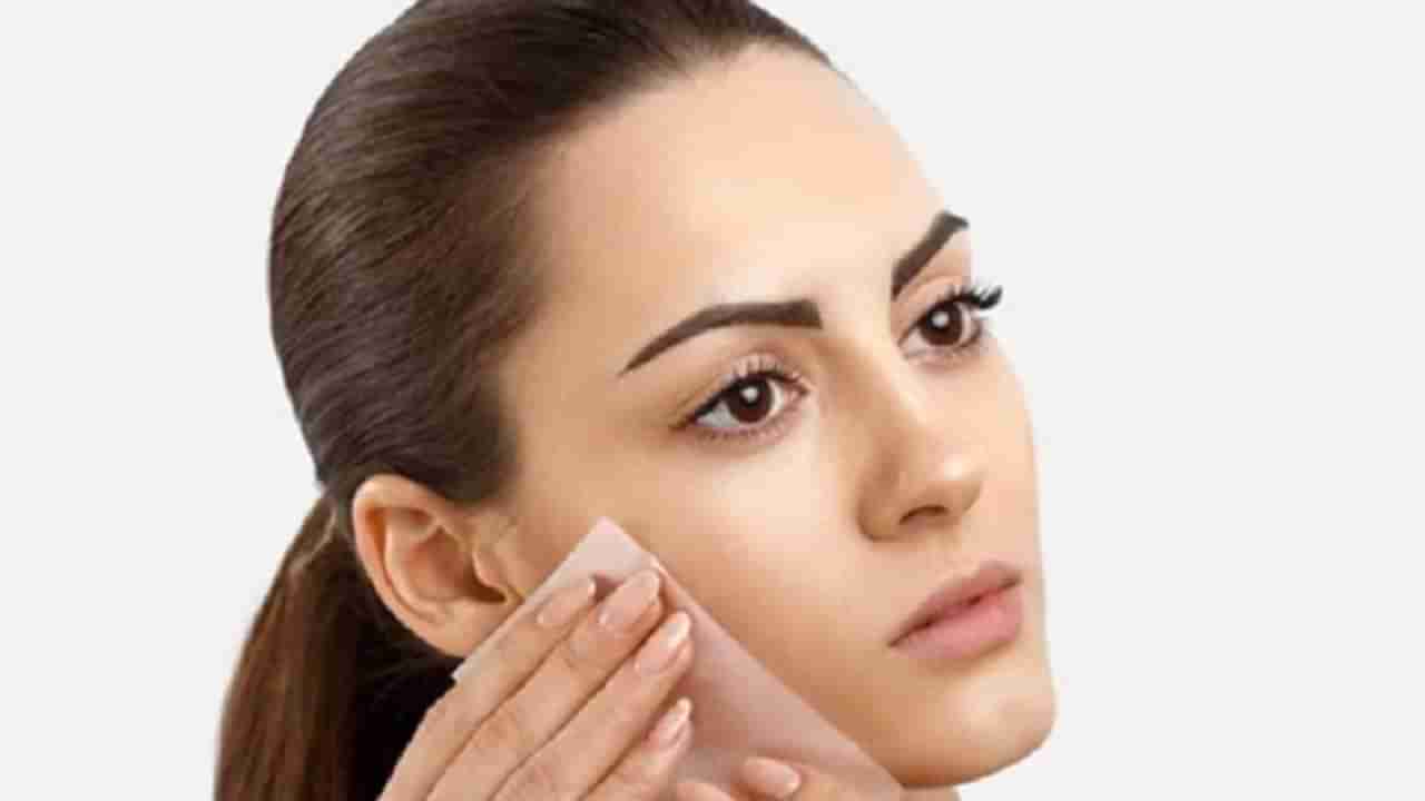 Monsoon Skin care Tips: पावसाळ्यात तेलकट त्वचा नको असेल तर हे उपाय करा; चेहरा उजळा