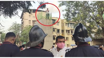 लॉकडाऊनमुळे गटई कामगारांवर उपासमार, रिपाइंचं ठाण्यात शोले स्टाईल आंदोलन