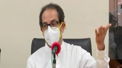 आमच्या वर्गातला एक मुलगा अभ्यास करायचा नाही, पण नंबर वन यायचा, मुख्यमंत्र्यांचं तसंच आहे