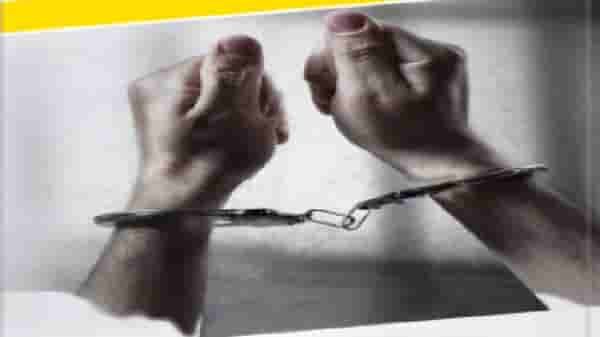 बंदुकीच्या धाकावर दागिन्यांसह 4 लाख लुटले, पोलिसांनी 12 तासाच्या आत आवळल्या मुसक्या