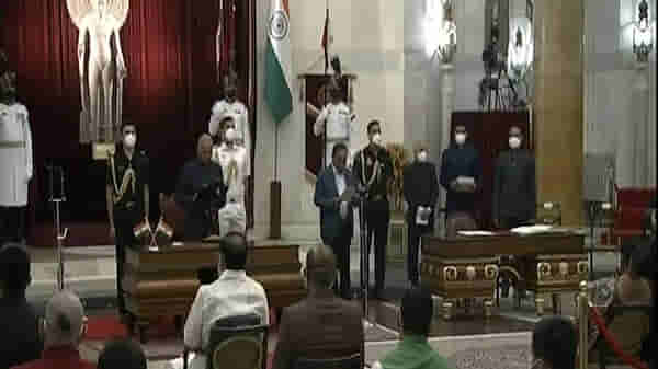Modi Cabinet Reshuffle : हे येरागबाळ्याचं काम नाही, नारायण राणेंच्या शपथविधीनंतर राणे पुत्रांची पहिली प्रतिक्रिया