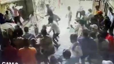 डोक्यात बेंच टाकला, प्रचंड गदारोळ, लसीकरण केंद्रावर शिवसेना-भाजप कार्यकर्त्यांमध्ये राडा