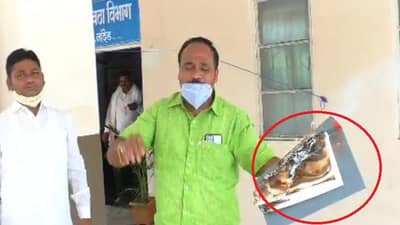 अधिकाऱ्यांची मनमानी, सरपंचांची सटकली, जिल्हा परिषदेतच फाईल जाळल्या...