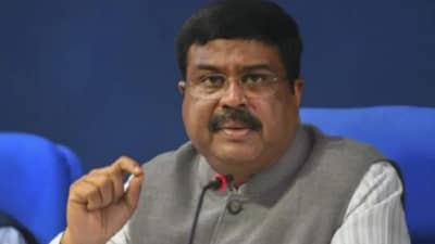 धर्मेंद्र प्रधान यांच्याकडं शिक्षण मंत्रालयाची जबाबदारी, कोरोनाच्या सावटातून शिक्षण क्षेत्राला बाहेर काढण्याचं आव्हान