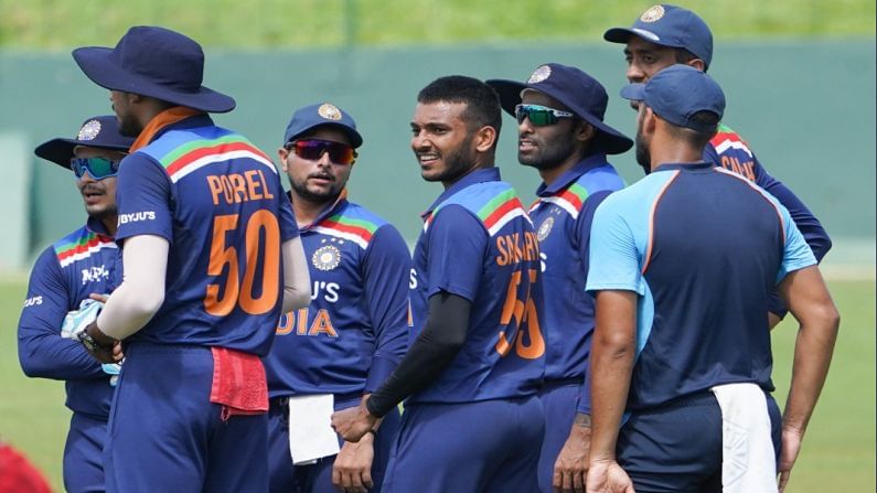IND vs SL : भारत श्रीलंका सामन्यांवर कोरोनाचे संकट, कोरोनाच्या शिरकावामुळे भारतीय खेळाडू पुन्हा विलगीकरणात, सामन्याच्या वेळापत्रकात बदल