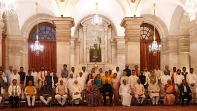 मोदींच्या नव्या मंत्रिमंडळात 42 टक्के मंत्र्यांवर गंभीर गुन्हे, तर 90 टक्के कोट्याधीश