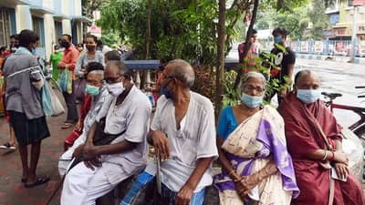 ज्येष्ठ नागरिकांसाठी खूशखबर, बँकेच्या FD व्याजदरात बदल, कोणत्या बँकेत सर्वाधिक व्याज?