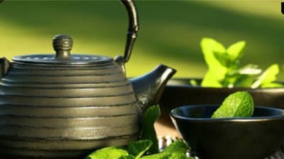 वाढलेले वजन कमी करण्यासाठी चहा आणि ग्रीन टीमध्ये हे मिक्स करून प्या !