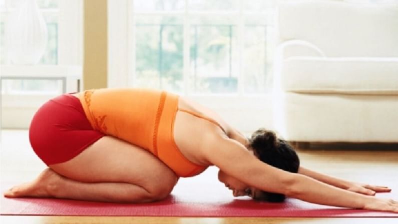 Yoga Mantra: वर्किंग वुमनने नियमित करा हे योगासन आणि सर्व समस्यांना करा बाय  बाय-yoga mantra every working woman should do these yoga to get benefits  ,लाइफस्टाइल बातम्या