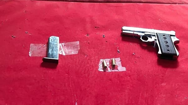 पिस्तूल घेऊन मिरवणाऱ्या दोघांना धुळे पोलिसांचा दणका, गुप्त माहितीच्या आधारे मुसक्या आवळल्या