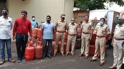 अबब! डिलिव्हरी बॉयच्या घरात 100 हून अधिक गॅस सिलेंडर, पोलीसही चक्रावले