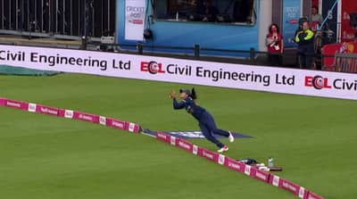 Video : भारताच्या हरलीन देओलचा सुपर कॅच, नेटकरी म्हणतायत, जाडेजालाही फिकं पाडलं!