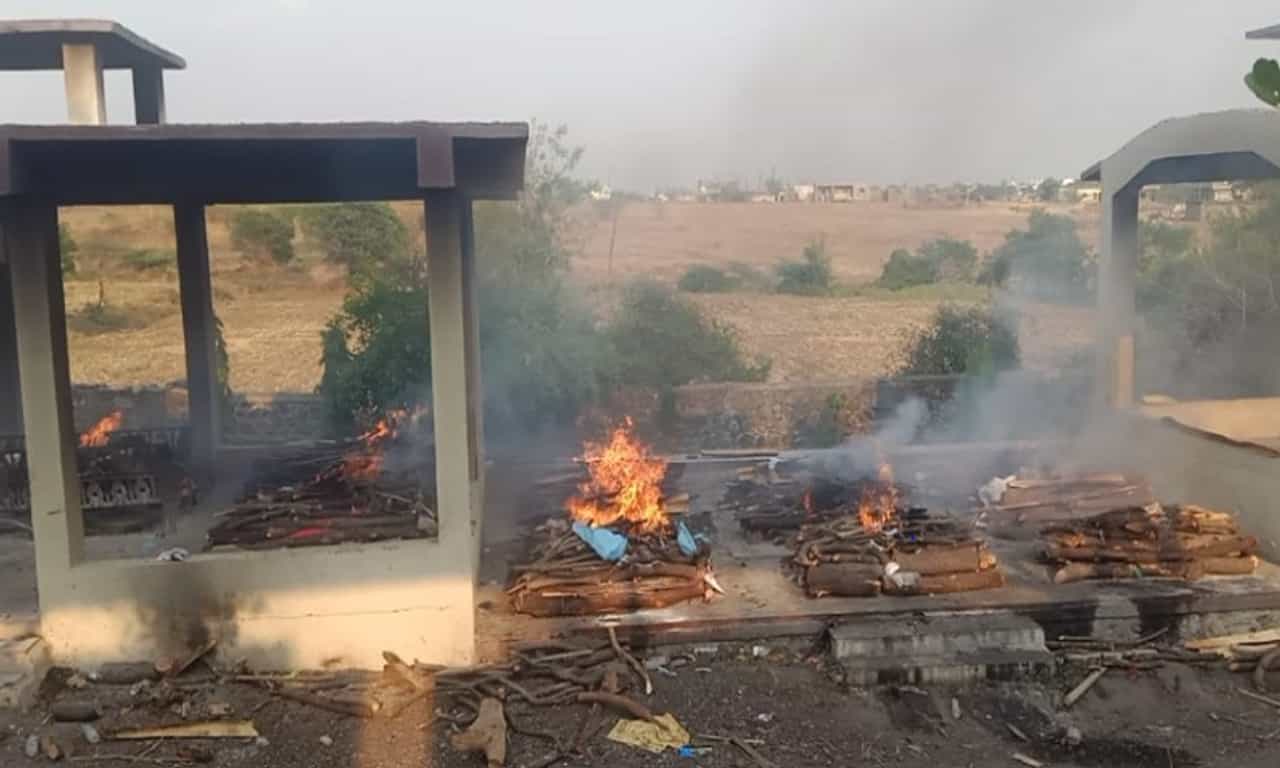 उस्मानाबादमध्ये तब्बल 485 कोरोना मृत्यू आकड्याची तफावत, आरोग्य उपसंचालकांनी बजावली कारणे दाखवा नोटीस