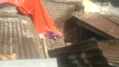 घर कोसळून एकाच कुटुंबातील पाच जण ढिगाऱ्याखाली दबले, चिमुरड्याचा मृत्यू