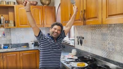 Video : मास्टर ब्लास्टर बनला मास्टर शेफ, सचिनने बनवली फॅमिलीसाठी सीक्रेट डिश, काय आहे नेमका हा पदार्थ?