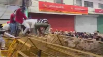 आंदोलक शेतकरी पुन्हा आक्रमक, पोलिसांशी बाचाबाची, बॅरिकेट्स तोडले, हरियाणात नेमकं काय घडलं?