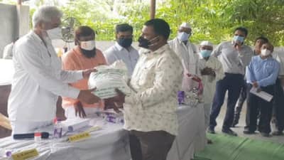 वरुणराजा एकदाचा बरस, शेतकऱ्यांच्या बांधावर जाऊन कृषिमंत्री दादा भुसेंचं परमेश्वराला साकडं