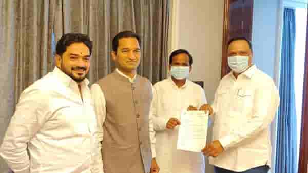 कोकणात गणेशोत्सवासाठी अधिकच्या विशेष गाड्या सोडा, शेलारांचे दानवेंना साकडे